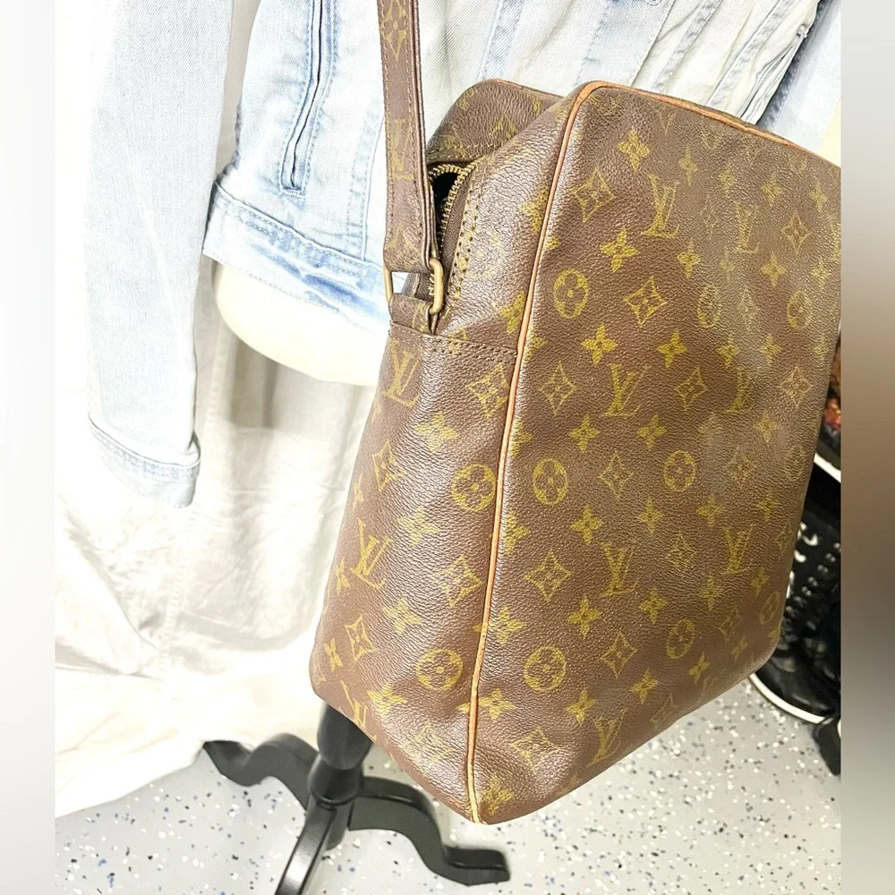 Louis Vuitton Messenger Bag 💯 Authentic! - Picture 7 of 16